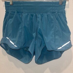 Lululemon Hotty Hot shorts 4”
